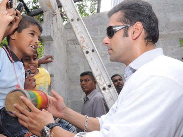 salman and jacqueline at the iifa hands for humanity inauguration in colombo sri lanka 4