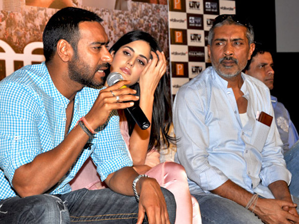 cast and crew at raajneeti press meet in lucknow 2