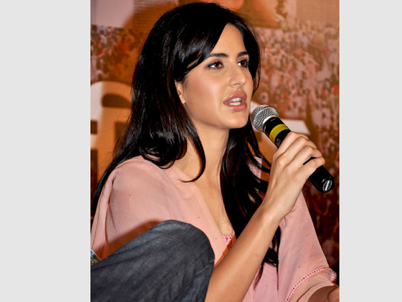 cast and crew at raajneeti press meet in lucknow 4