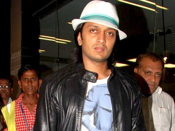 salman riteish and sohail arrive back from iifa sri lanka 5