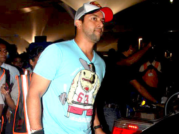 saif kareena bipasha kangna and sanjay dutt arrive back from iifa sri lanka 19