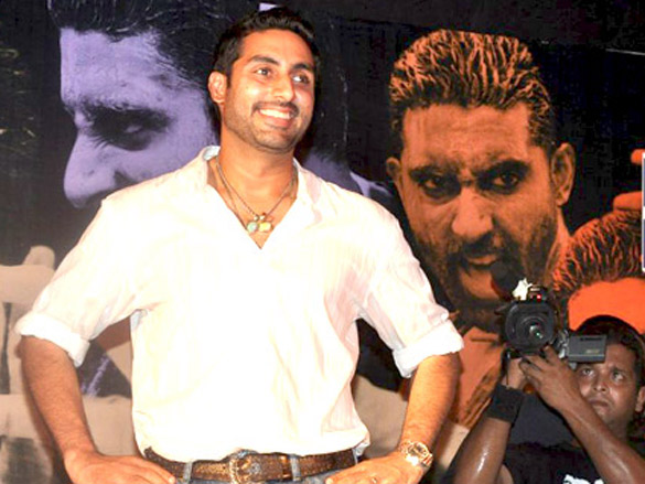 abhishek promotes raavan at inorbit mall 3
