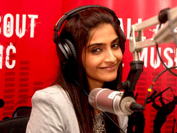 sonam kapoor promotes aisha at fever 104 fm 4