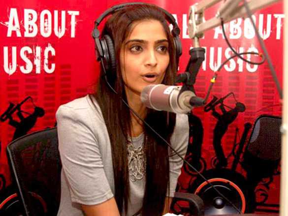 sonam kapoor promotes aisha at fever 104 fm 6