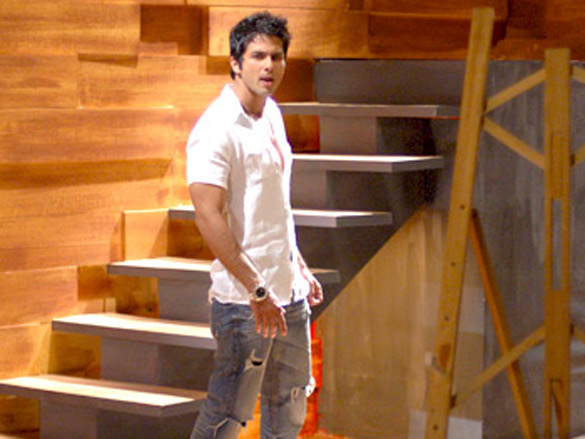 on the sets of milenge milenge 5