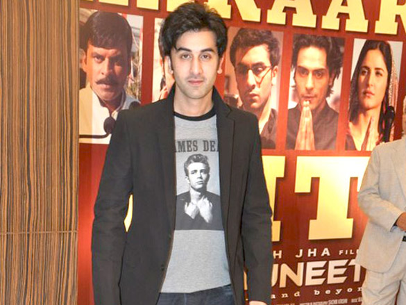 ranbir arjun amrita and mugdha grace raajneeti success bash 27
