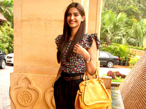 game launch of i hate luv storys 14