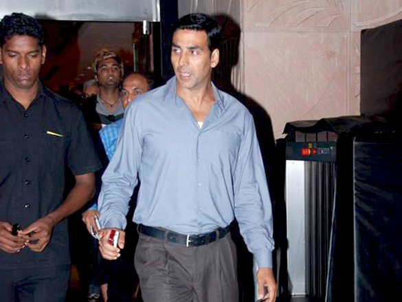 akshay kumar spotted in his khatta meetha film outfit 4
