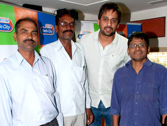 raghuveer yadav promotes peepli live on radio city 91 1 fm 7