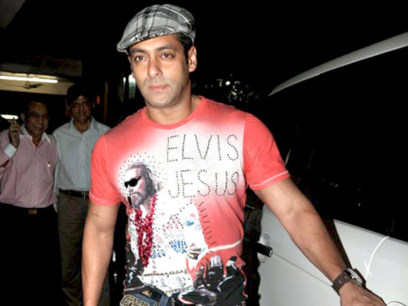 salman khan and sonakshi sinha at tere bin laden screening 5