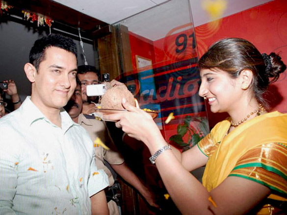 aamir khan promotes peepli live on radio city 91 1 fm 7
