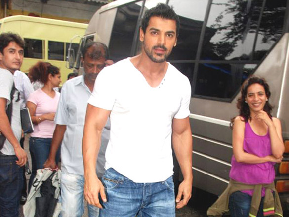 john abraham promotes aashayein on indian idol 5 12