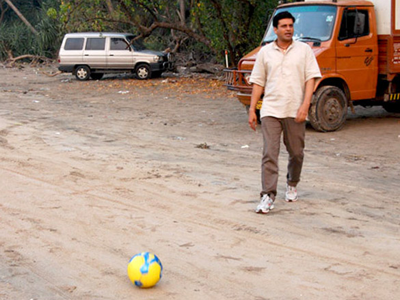 on the sets of dus tola 8