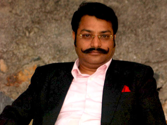 on the sets of dus tola 11