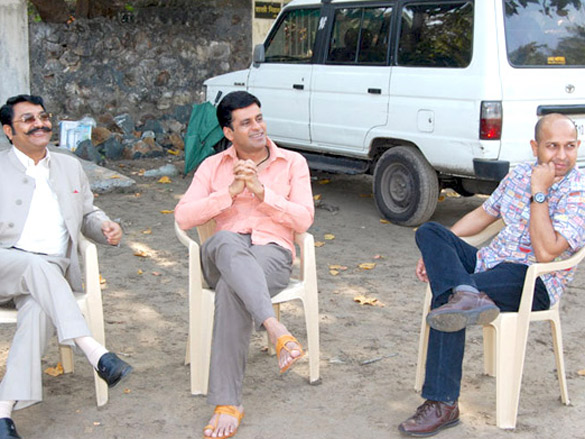 on the sets of dus tola 19