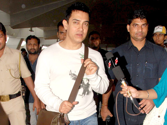 aamir returns back after peepli live screening for prime minister 5