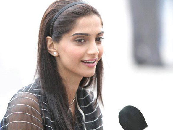 on the sets of thank you 21