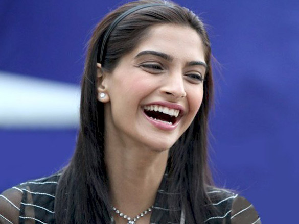 on the sets of thank you 22