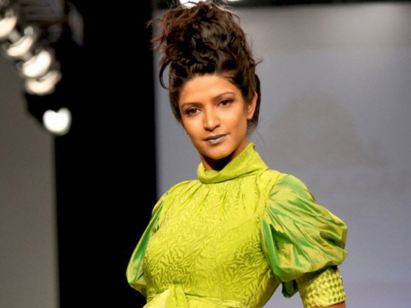 bhagyashree walks for nisha sagar at dubai fashion week 7