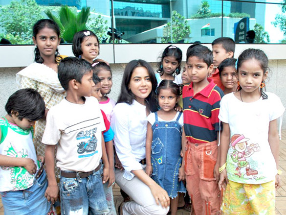 sameera reddy at dreams home ngo childrens event 10