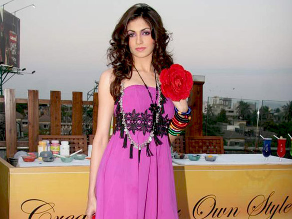 simran kaur mundi at globus spring summer 2010 collection launch 4