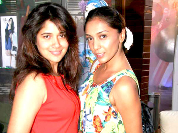 simran kaur mundi at globus spring summer 2010 collection launch 9