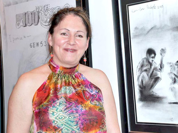 sushmita sen launches charcoal exhibition by gautam patole 10