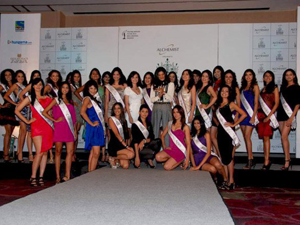 sushmita sen unveils the 30 finalists of i am she 2010 3
