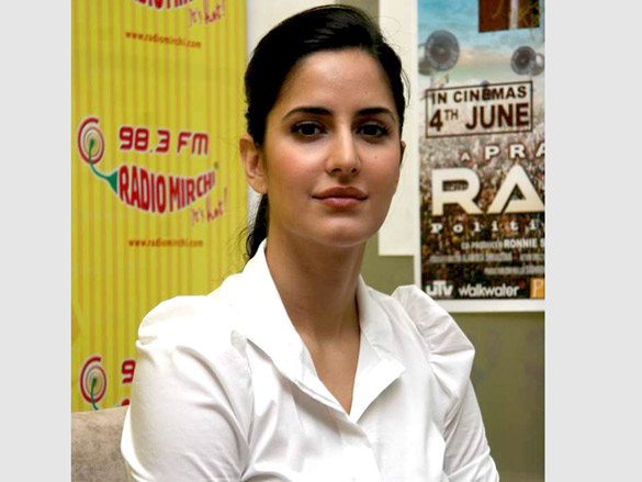 katrina and ranbir promote raajneeti on radio mirchi 98 3 fm 3