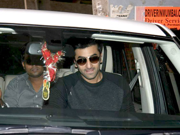 katrina and ranbir promote raajneeti on radio mirchi 98 3 fm 11