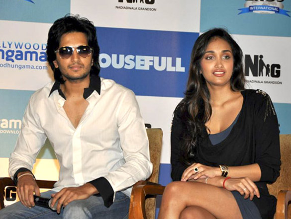 cast of housefull at hungama press meet 11