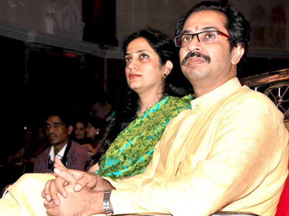 kajol receives dinanath mangeshkar puraskar award 10