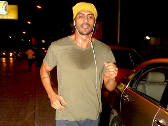 arjun rampal spotted jogging on carter road 4