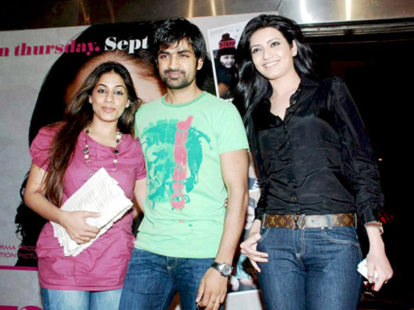 premiere of we are family 19