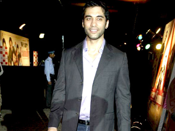 premiere of we are family 33