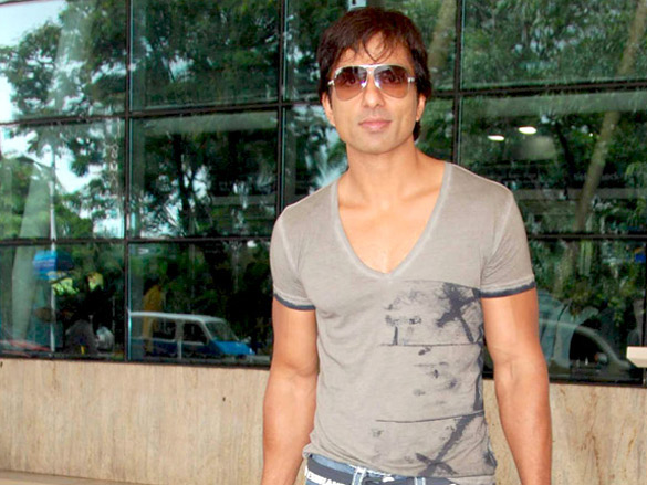salman khan returns back from nagpur after dabangg promotions 8