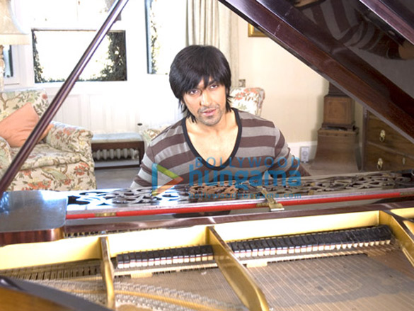 ashish chowdhry 19