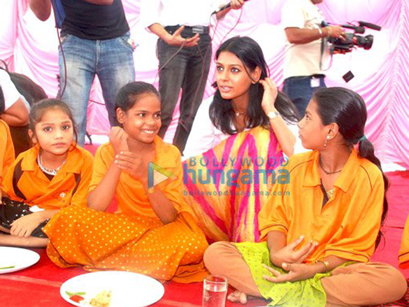 sachin tendulkar and nandita das grace giveindia media 12