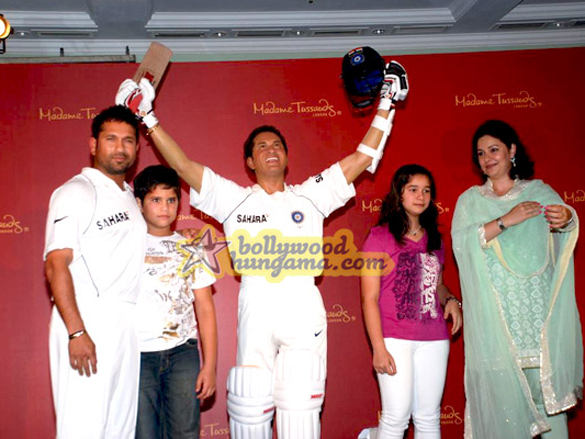 sachin tendulkar unveils his madame tussauds wax statue 4