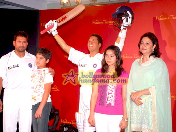 sachin tendulkar unveils his madame tussauds wax statue 5