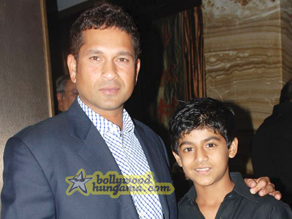 sachin tendulkarsunil shetty mugdha godse at samira boat show bash 5