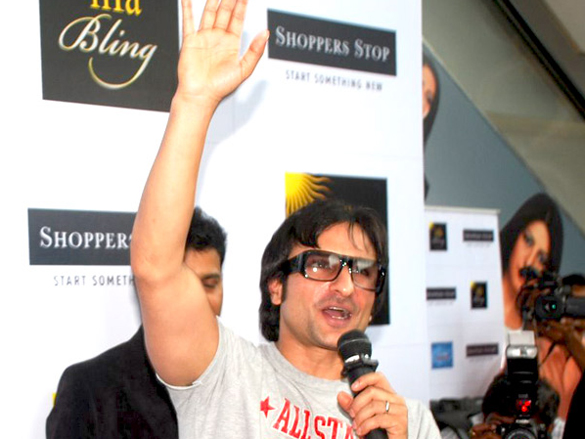 saif ali khan promotes love aaj kal at shoppers stop 3