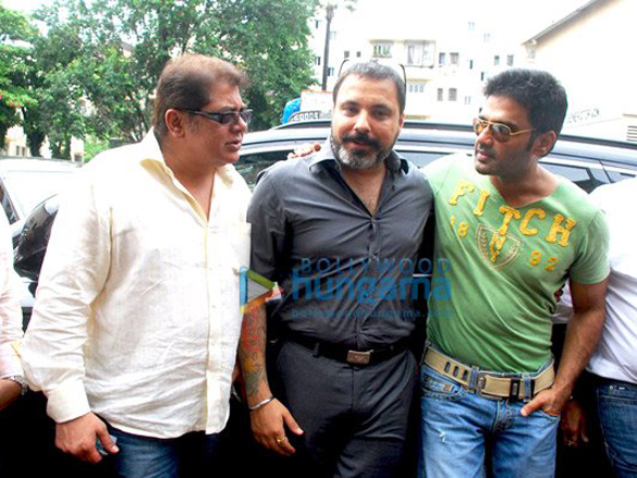 sanjay dutt and sunil shetty shoot for shades eye wear 5