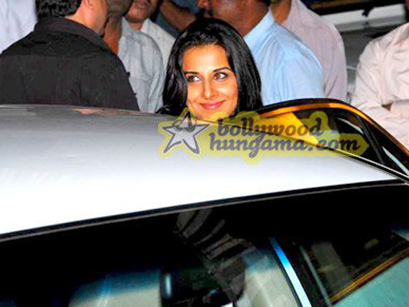 sanjay dutt celebrates 1st wedding anniversary 24