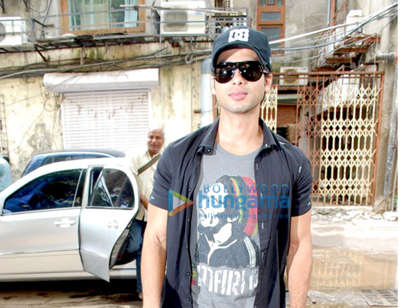 shahid kapoor and vishal promote kaminey on red fm 11