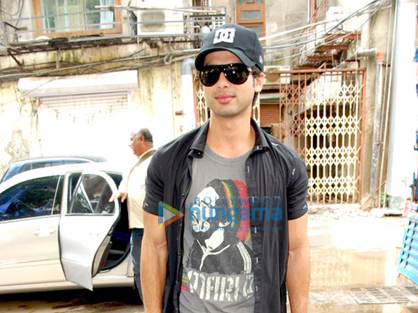shahid kapoor and vishal promote kaminey on red fm 16