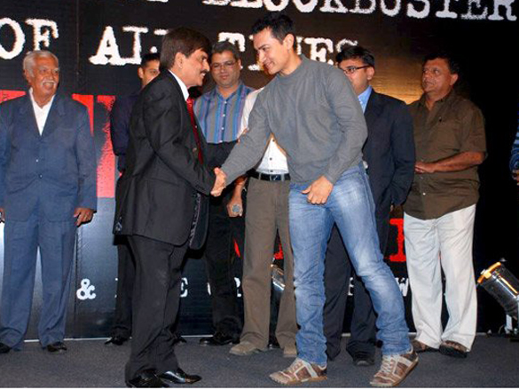 the cast and crew of ghajini celebrate the films 200 crores collections worldwide 42