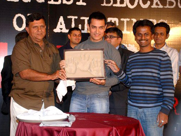 the cast and crew of ghajini celebrate the films 200 crores collections worldwide 47