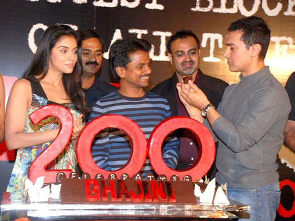 the cast and crew of ghajini celebrate the films 200 crores collections worldwide 62