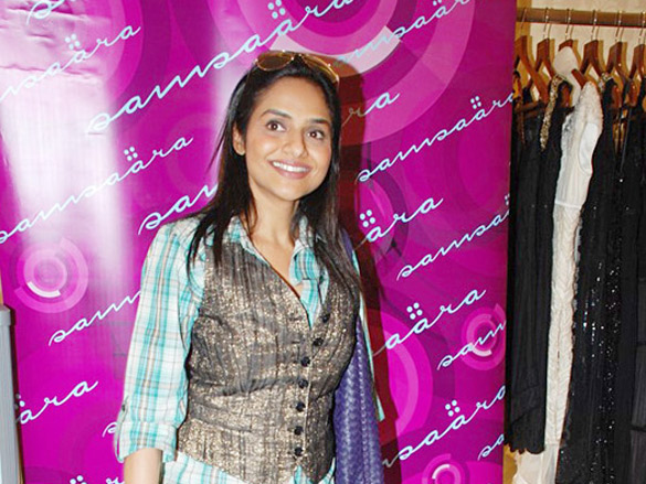 dia mirza at the launch of i love mumbai exhibition organized by samsaarathe luxurious abode of fashion 16